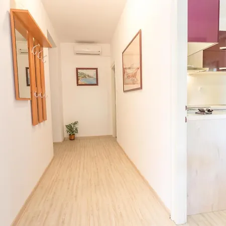 Apartman House 112 *