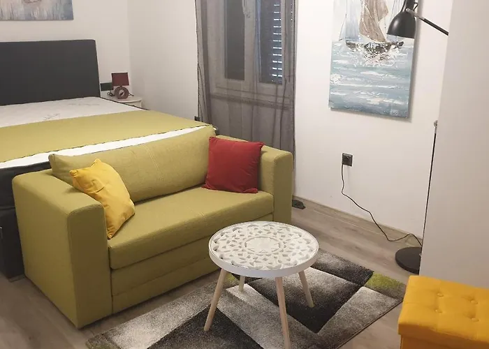 House 112 * Baška